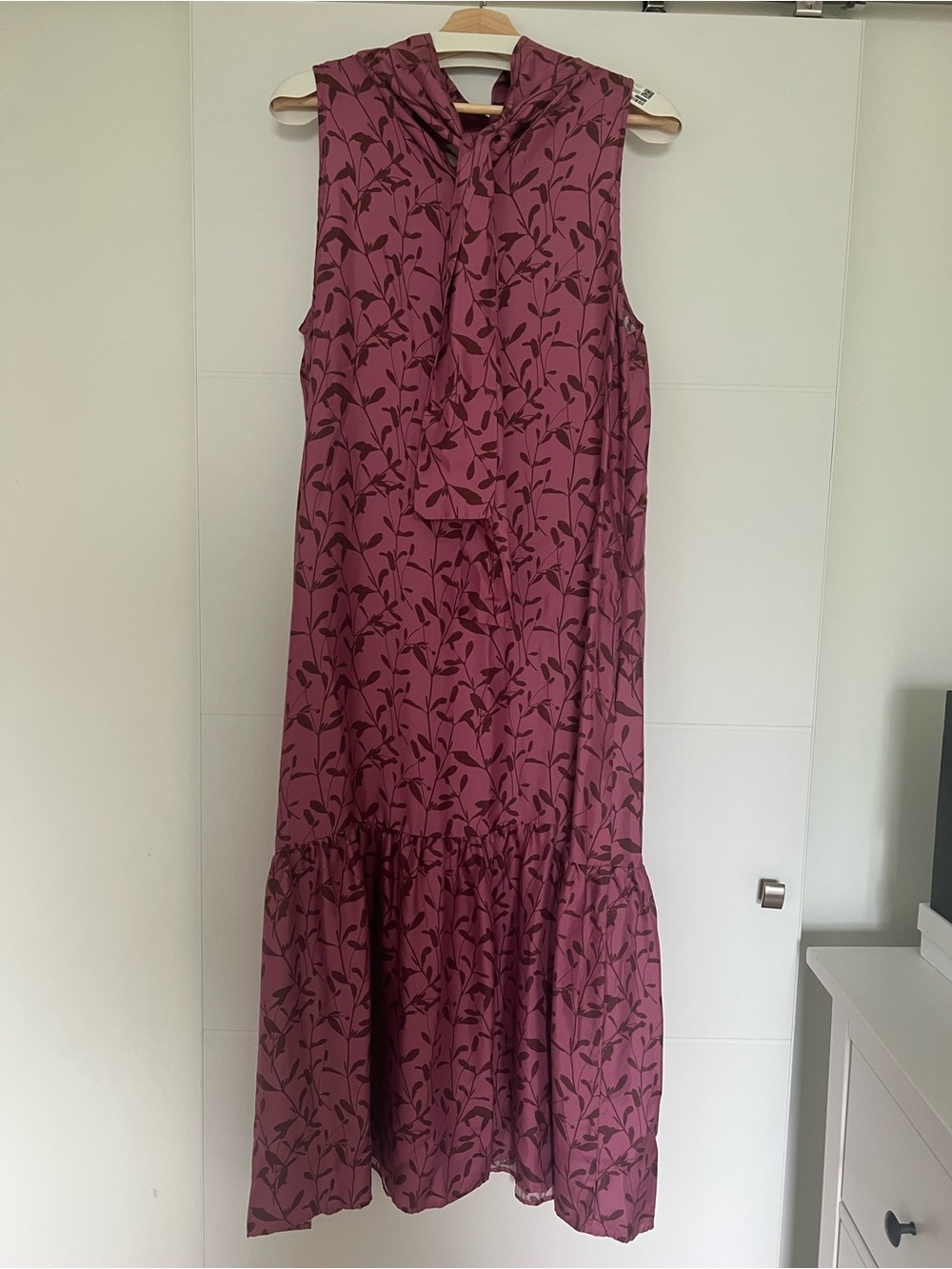 Sleeveless High-Neck Pink Floral Silk Dress - Picture 7 of 9